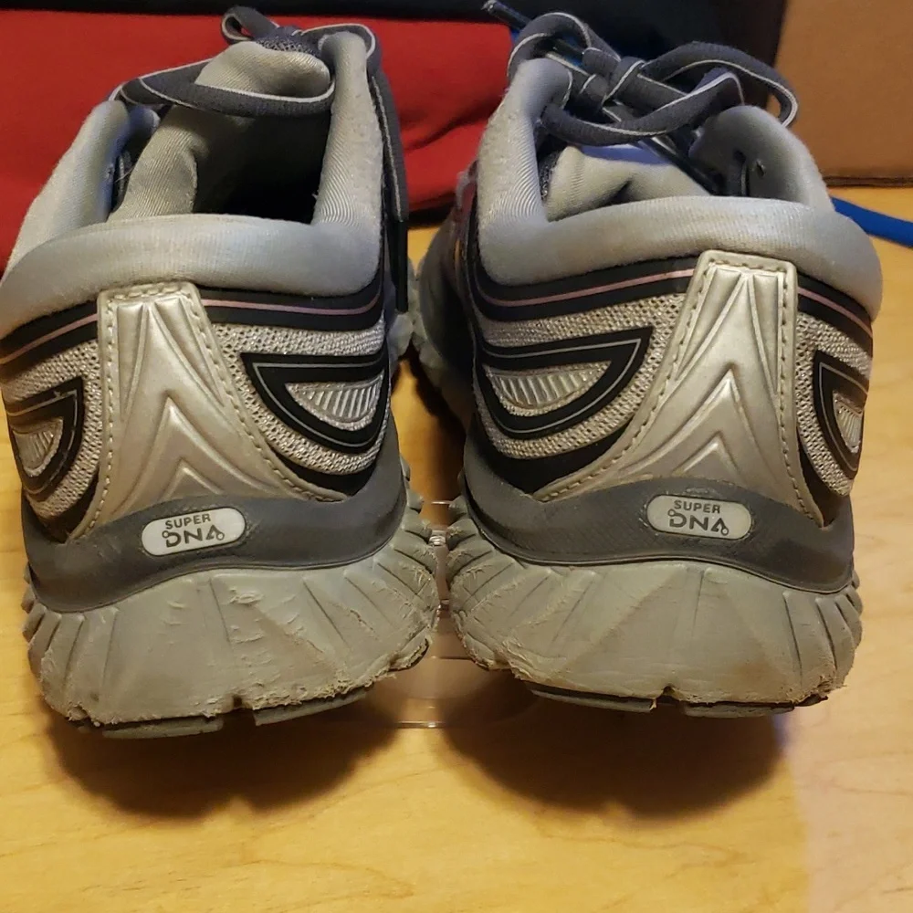 Brooks shoes - Picture 4 of 7